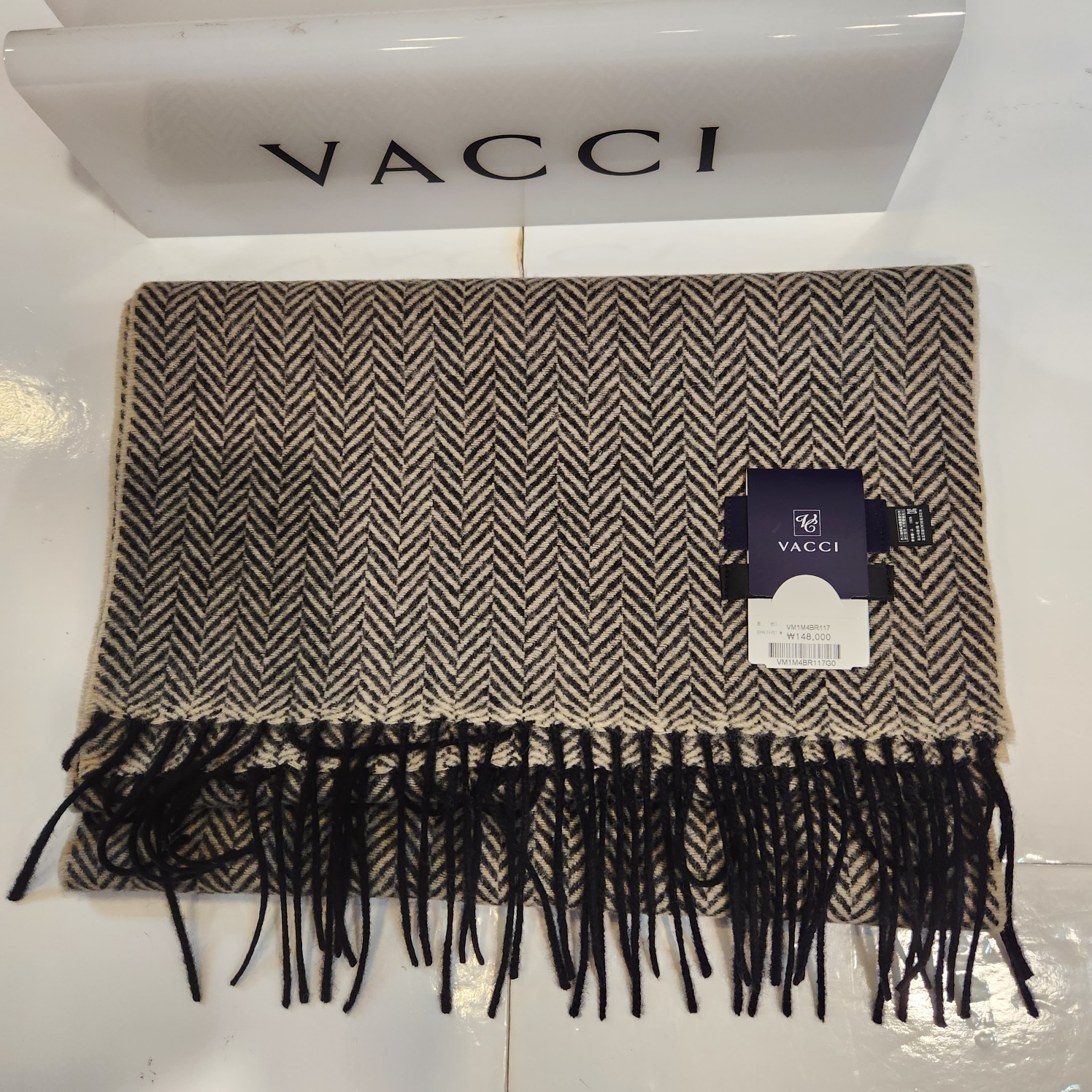 [바찌]동아아울렛 강북점 남성겨울가볍고 따뜻한울100 소재브라운베이지헤링본무늬가예쁜머플러VM1M4BR117G01