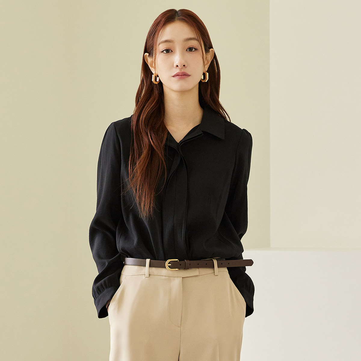 베스띠벨리 볼륨 소매 배색 블라우스 beb2413- 이랜드몰 베스띠벨리 볼륨 소매 배색 블라우스 beb2413- 이랜드몰