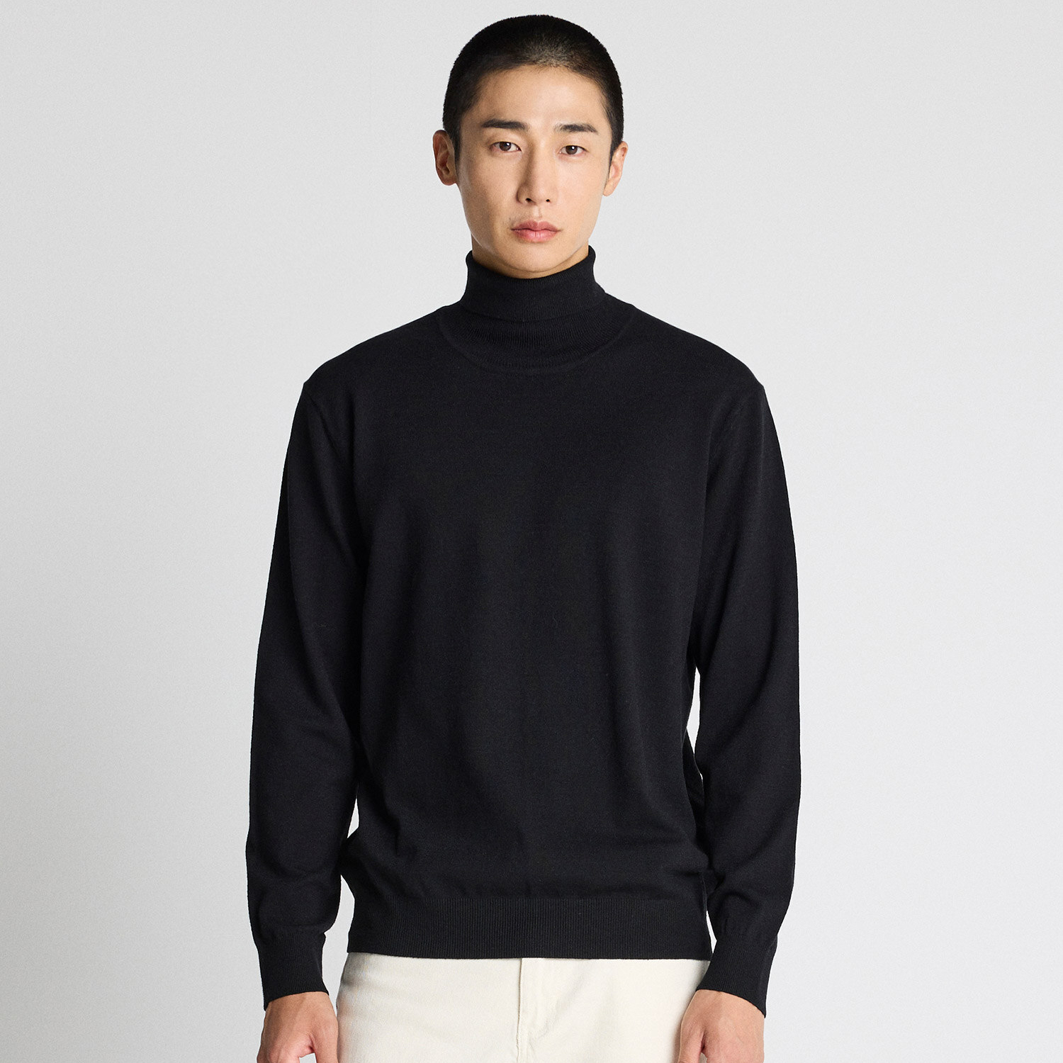 [에스티코]NC청주점 솔리드 소프트 터치 터틀넥 니트 블랙 DKTVD05CSB NC청주점