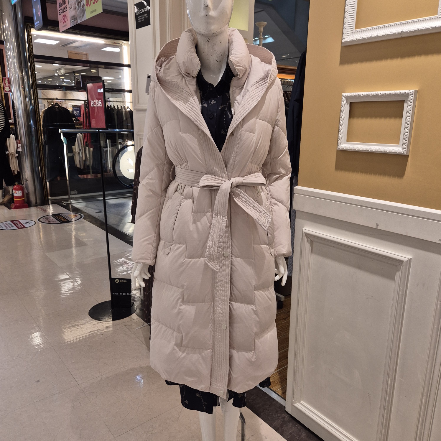 NC해운대점 BCBG 비씨비지 겨울24 경량 롱 다운 B4D9Y964