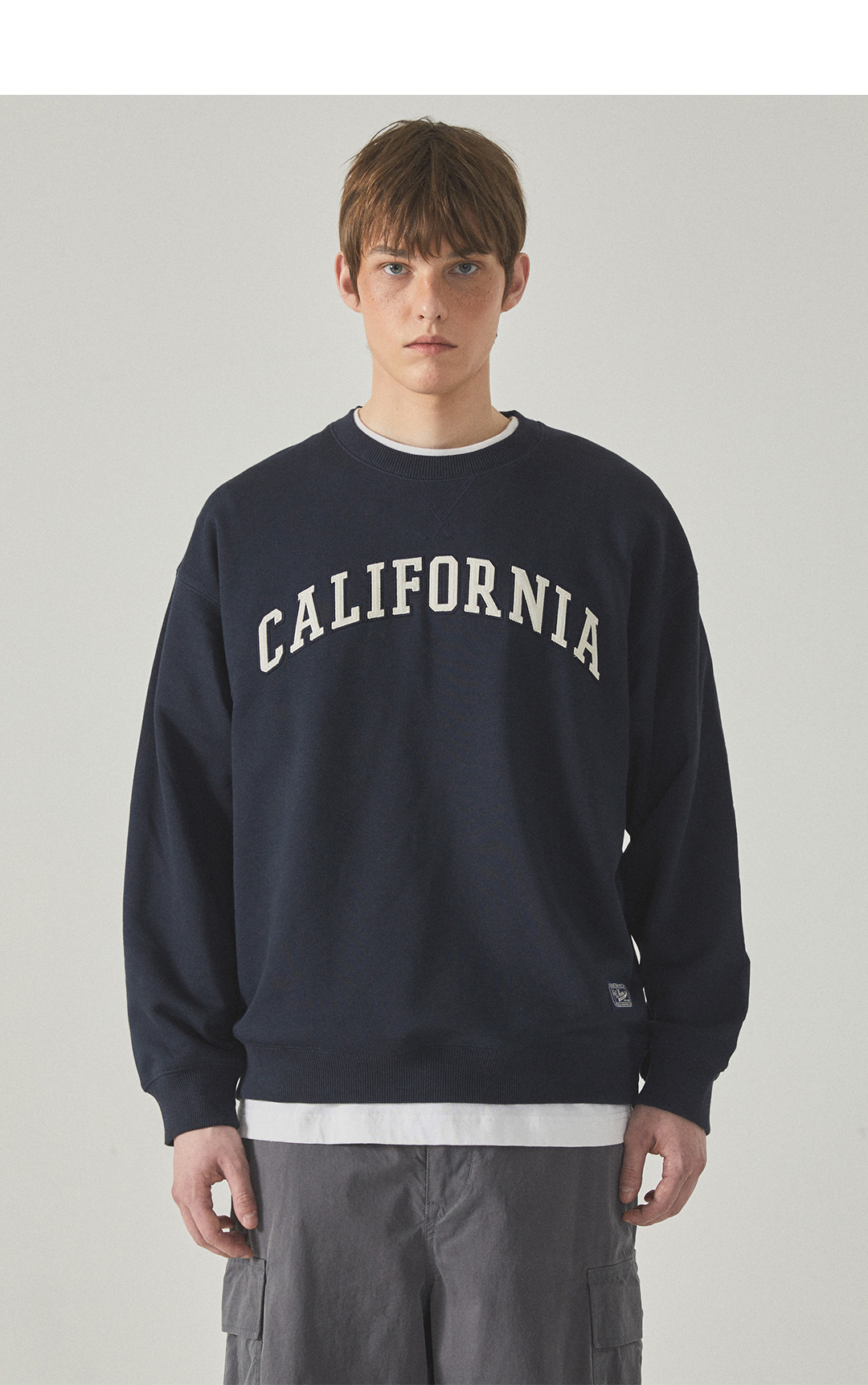 【韓国WHO.A.U フーアーユー】California Patch Sweatshirt California Patch Sweatshirt - 후아유닷컴