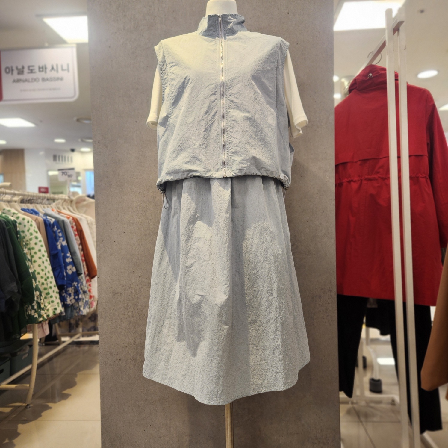 뉴코아울산아울렛 아날도바시니 (2SET) 나일론 셔링 조끼 스커트 세트 AY05OP31S 뉴코아울산점