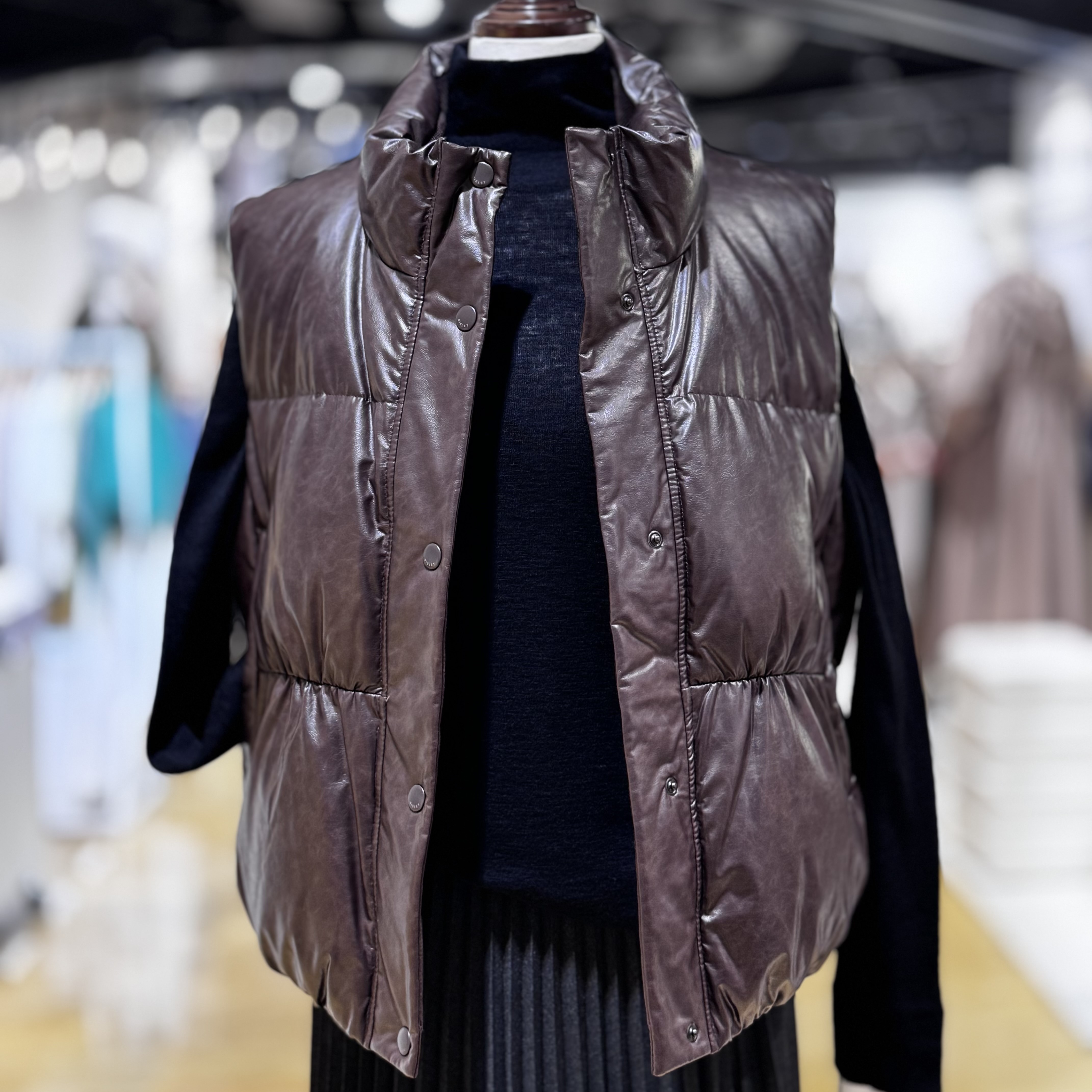 [시슬리(Sisley)]NC강남점 시슬리 하이넥 신세틱 레더 베스트 SAPD87461 강남