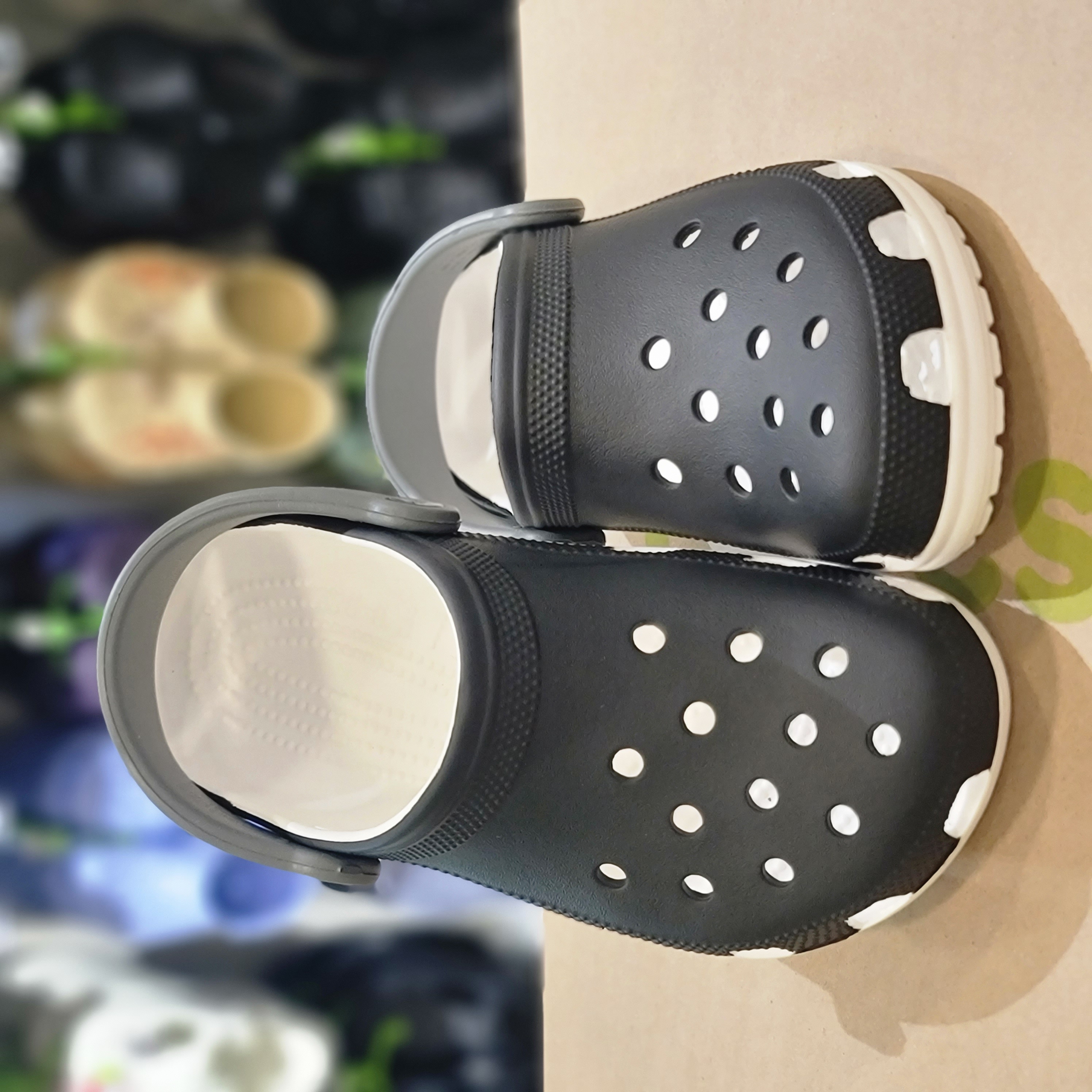 이천일아울렛 중계점 크록스 [2001아울렛중계] 클래식 레트로 스포츠 클로그 211281-001