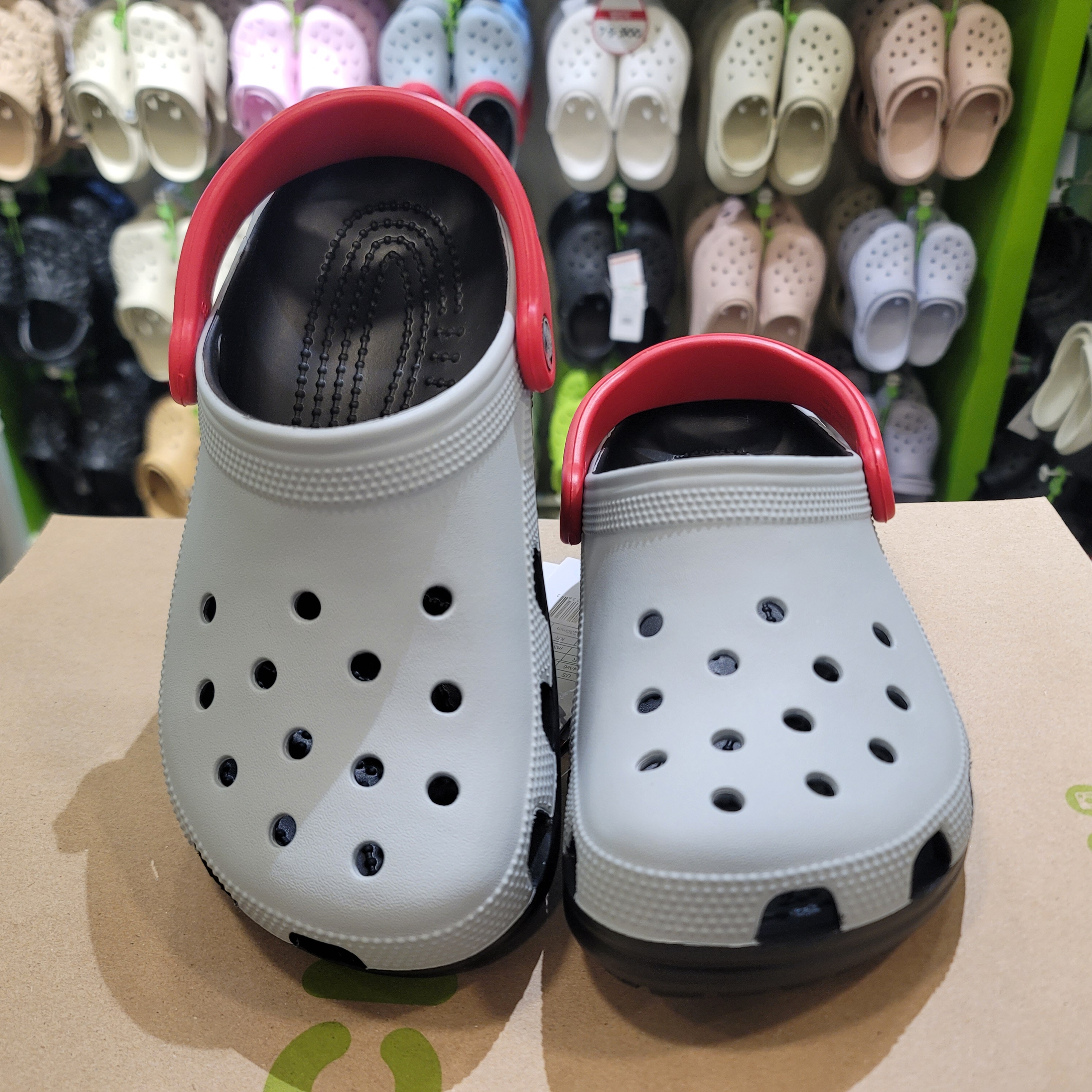 이천일아울렛 중계점 크록스 [2001아울렛중계] 클래식 레트로 스포츠 클로그 211281-1NM