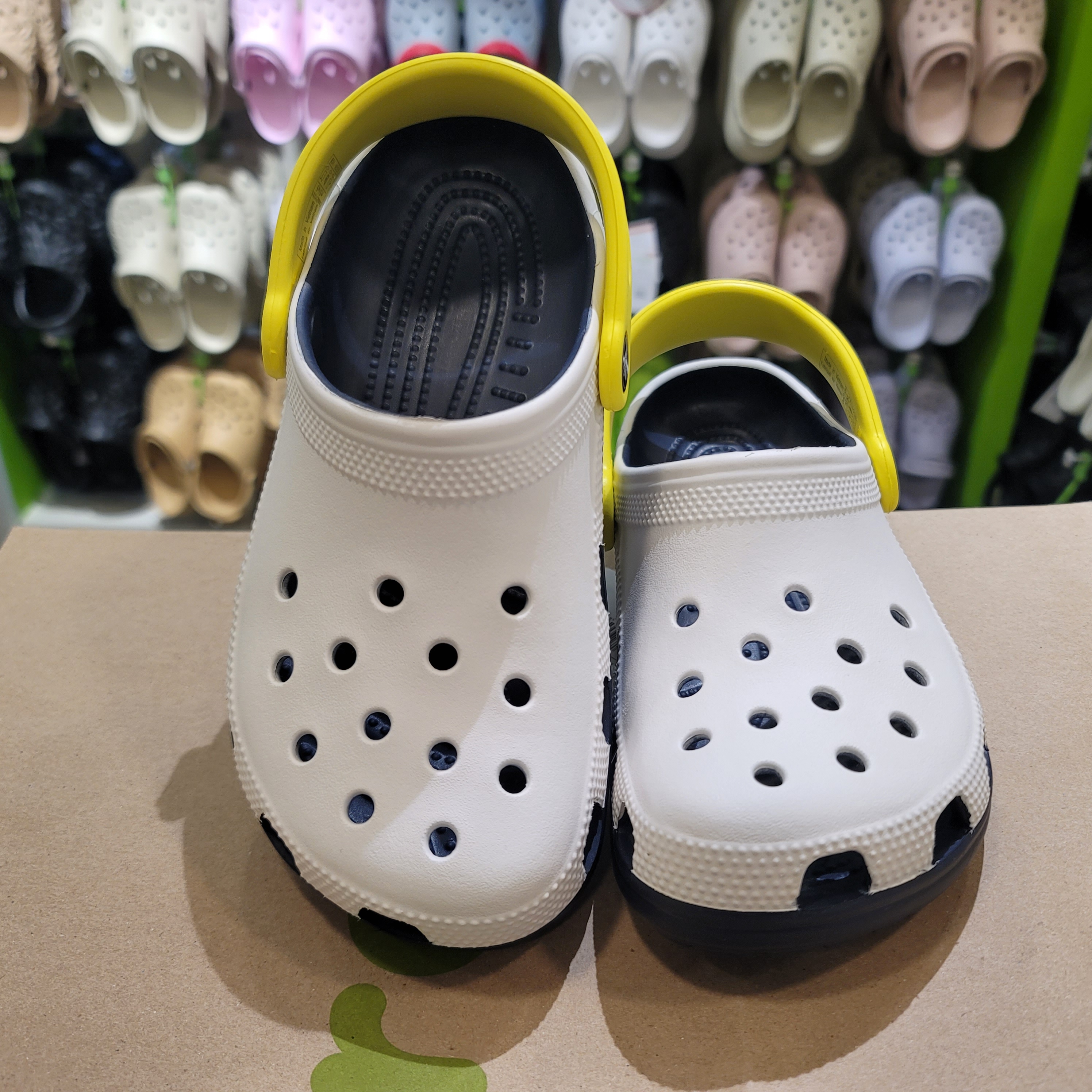 이천일아울렛 중계점 크록스 [2001아울렛중계] 클래식 레트로 스포츠 클로그 211281-100