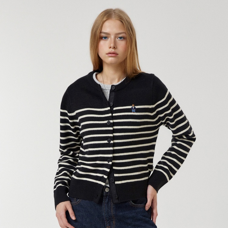 JOURNEY TO KYOTO 1.3 mon START . SCENE _03  格式高い料亭でお食事をいただくときはフォーマル感のある装いがマナー。華やかなワンピースに、さっとスマートに脱ぎ着ができるアウターを羽織って。 <2>  No.42552 Dress “Mona” ¥176,000 ※白襟は取り外し可 No.39053 Brooch ... ツモリチサト　ポップコーンコート　マカフィー　ルネ　エムズグレイシー　フォクシー