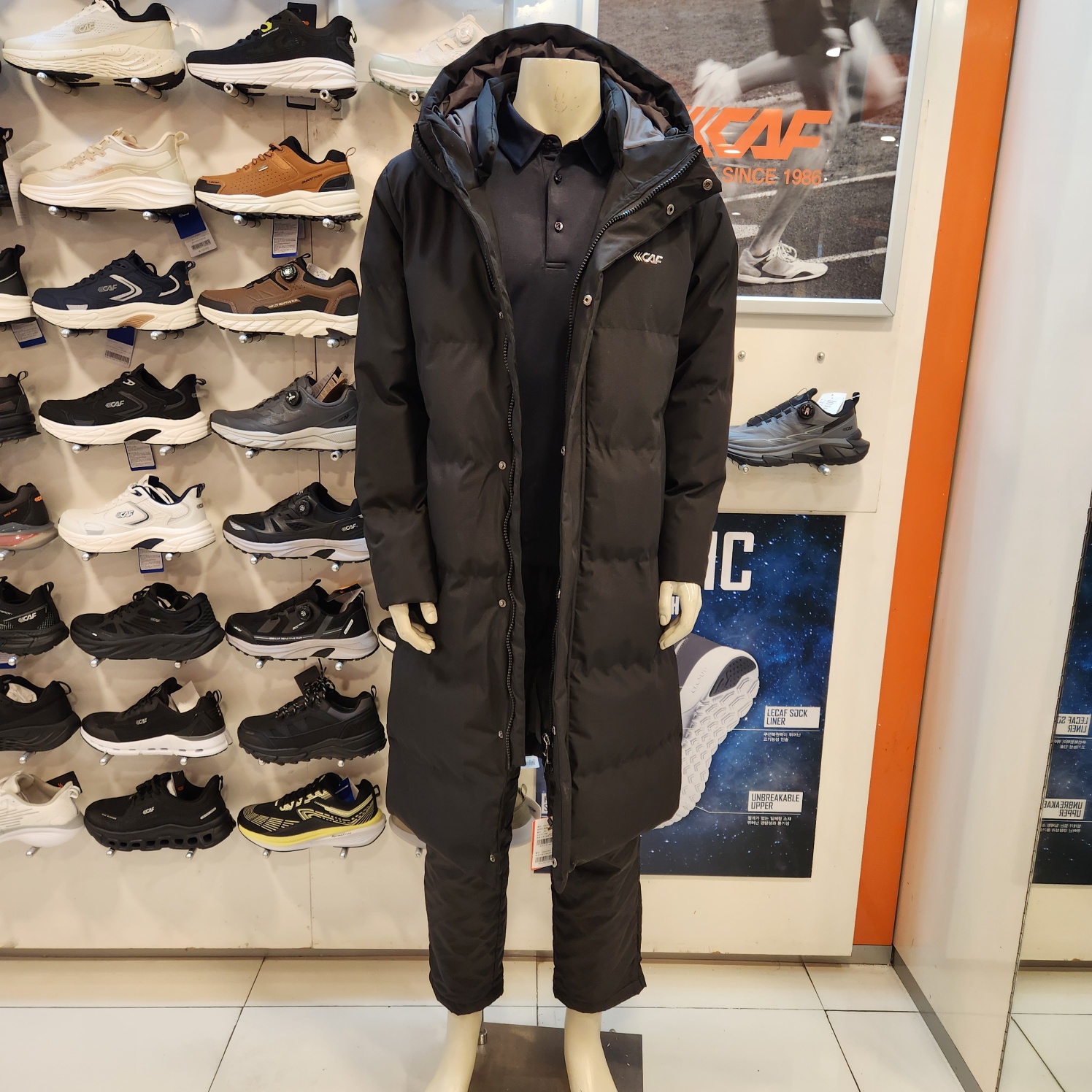 트리 동아백화점 수성점 르까프 동아수성 보온성 좋은 따뜻한 겨울나기 위한 남여공용 롱패딩 점퍼 1B25JP401