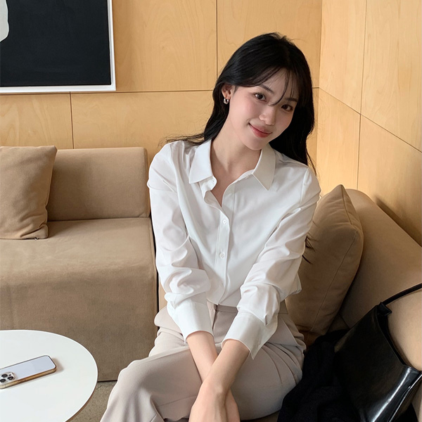 ㈜이랜드월드 [클라비스][찰랑셔츠] 기본핏 CVYWG2301N