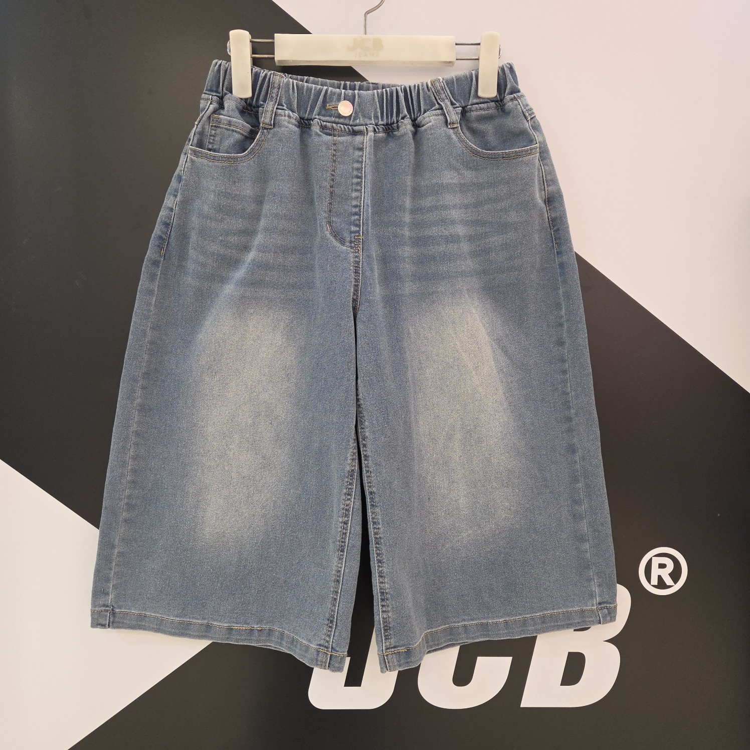 제이씨비 이천일아울렛 주니어 공용 봄 여름 캣브러쉬 워싱 6부 버뮤다 데님팬츠 APP9A201 GSL